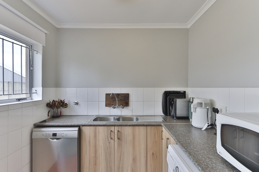 To Let 3 Bedroom Property for Rent in Somerset Ridge Western Cape